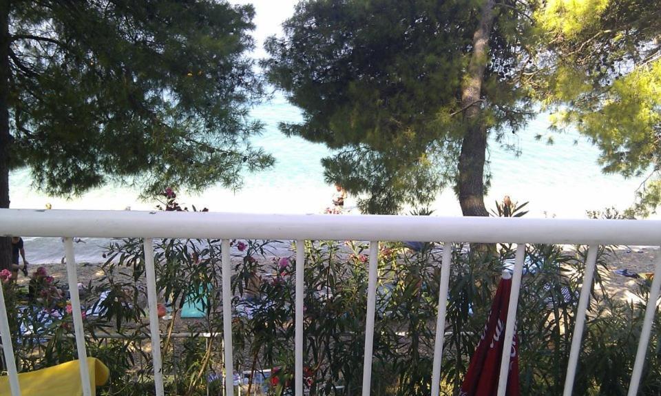 Apartament Apartman On The Beach - Nemira, Omiš Zewnętrze zdjęcie