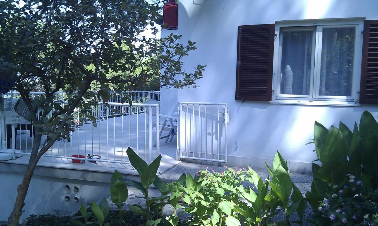 Apartament Apartman On The Beach - Nemira, Omiš Zewnętrze zdjęcie